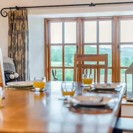 3 Bed In Outgate Oc-gl018 *