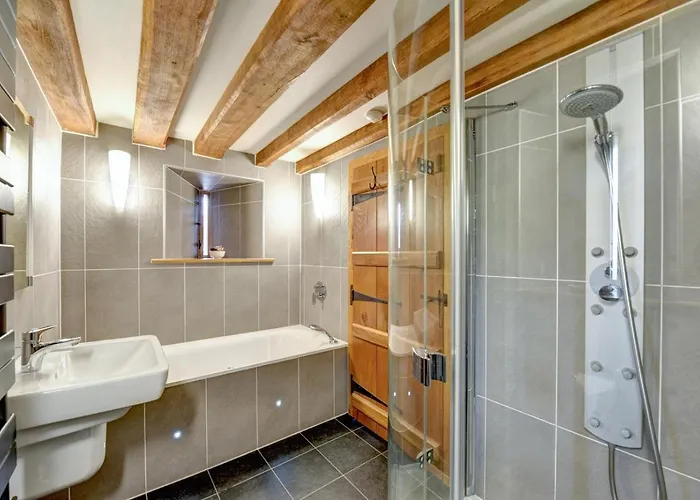 3 Bed In Outgate Oc-gl018