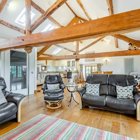 3 Bed In Outgate Oc-gl018 *