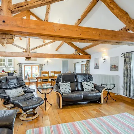 3 Bed In Outgate Oc-gl018 *