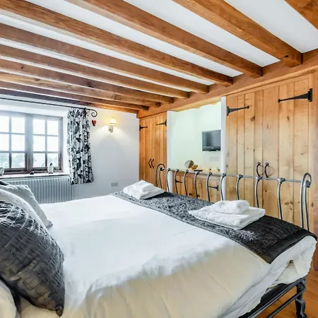 3 Bed In Outgate Oc-gl018